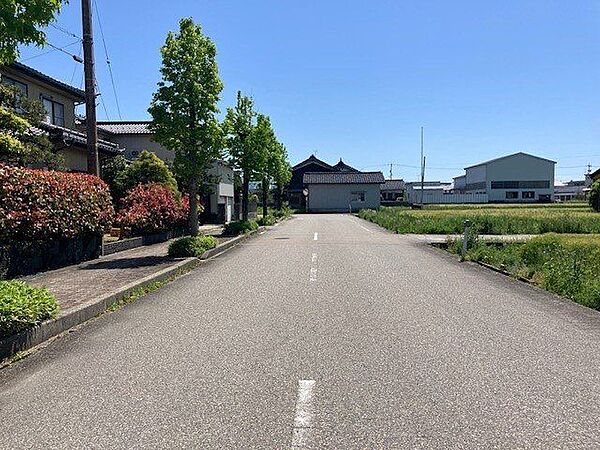 東側道路（北側より撮影）