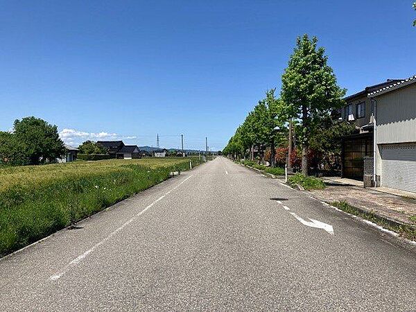 東側道路（南側より撮影）
