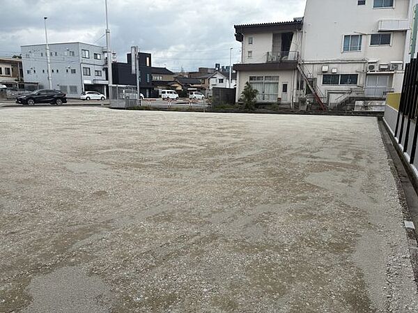 敷地内（東側より撮影）