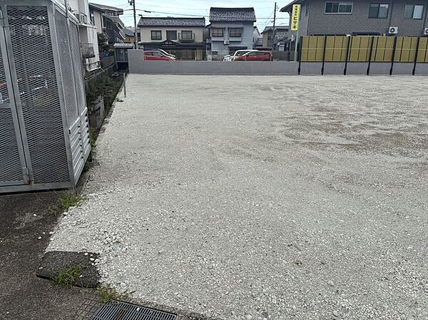 敷地内（南東側より撮影）