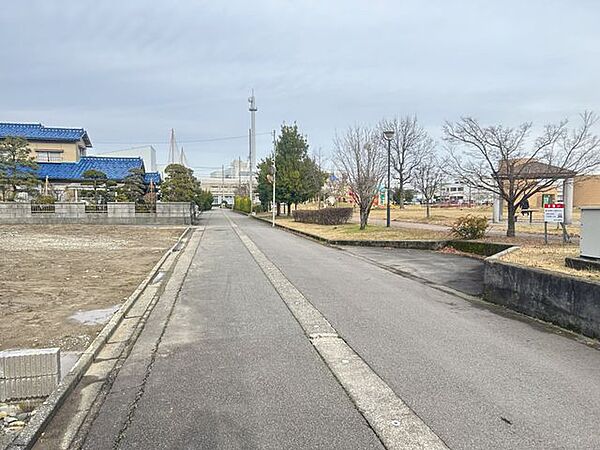南東側道路