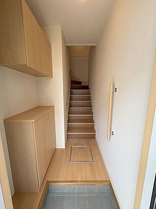 玄関　201号...