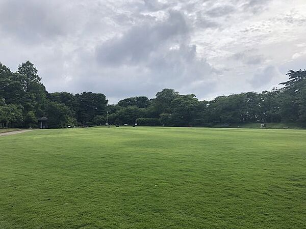 高岡古城公園 徒歩7分。 500m