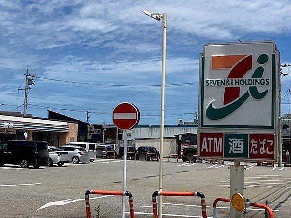 セブンイレブン高岡広小路店 徒歩3分。 220m