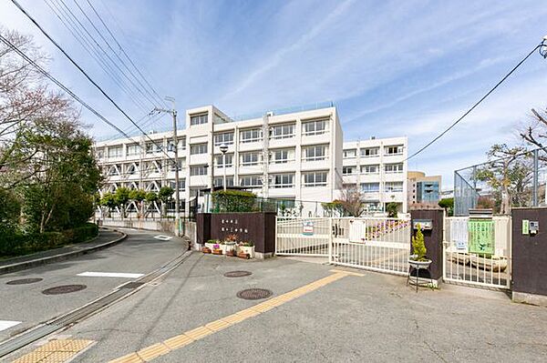 豊中市立第十三中学校 1690m