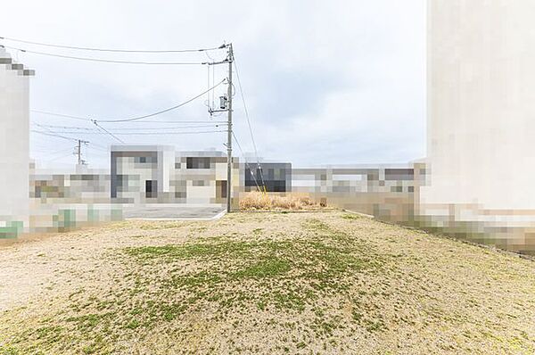 現況更地です。建築条件はありませんので、お好きなハウスメーカー・工務店をご利用いただけます。