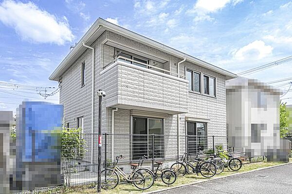 【現地外観写真】南西側から撮影した現地の様子です。第一種中高層住居専用地域内に位置しています。