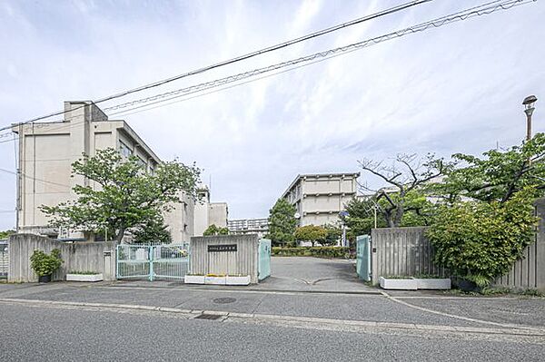 西宮市立真砂中学校 部活動は、剣道・ソフトテニスなどの運動部、吹奏楽・美術などの文化部が設置されています。HPにて、活動の様子を閲覧可能です。 680m