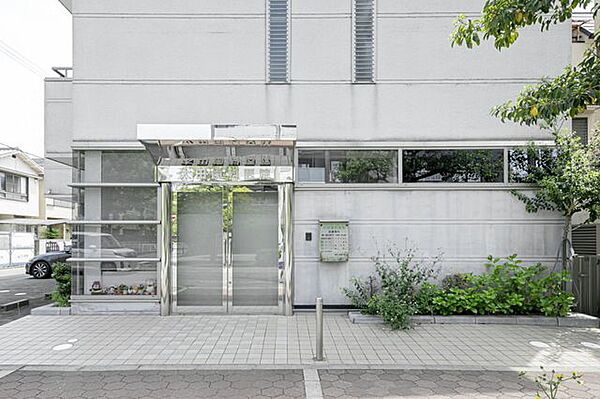 太田歯科医院 一般歯科・矯正歯科・小児歯科・口腔外科などに対応しています。※診療時間は曜日により異なります。 110m