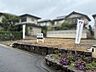 外観：【現地土地写真】周囲はすでに建物が建っています。