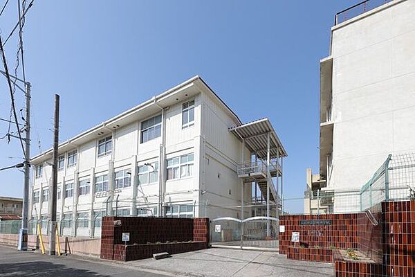 広島市立皆実小学校 590m