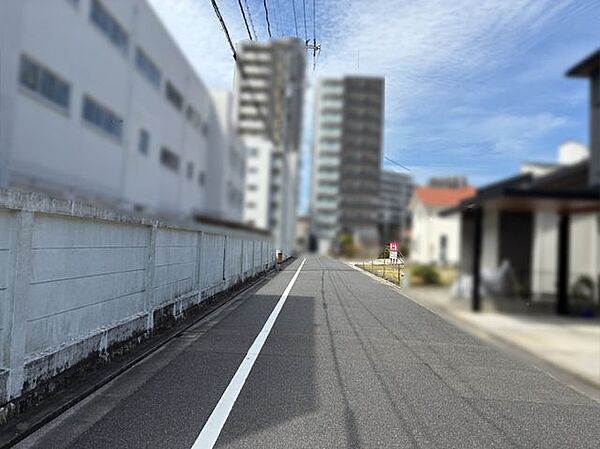 【前面道路】広電バス「段原日出二丁目」停まで徒歩6分(約435m)。JR山陽本線「広島」駅方面へ、バスでアクセス可能です。