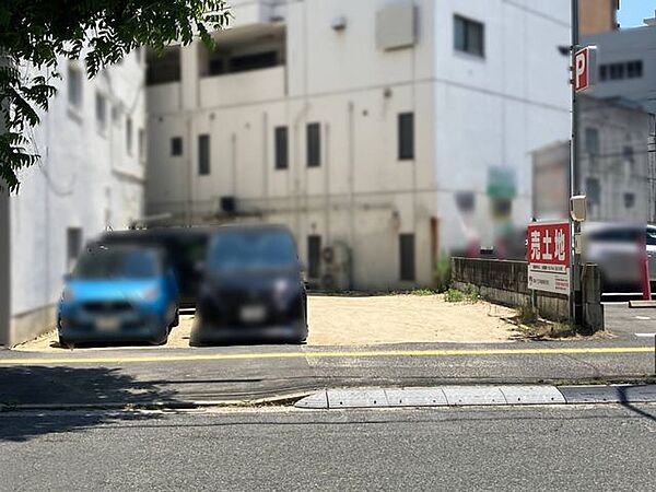 【前面道路含む現地土地写真】小・中学校などの教育施設まで徒歩11分圏内◎広島市立竹屋小学校まで徒歩11分(約875m)、広島市立国泰寺中学校まで徒歩3分(約215m)の立地です。