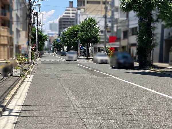 【前面道路】前面道路は植栽の並ぶ地蔵通り(並木通り)、直線道路に面しています。電車や車で、各方面に移動がしやすいロケーションです。