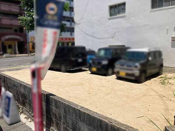 【現地土地写真】都市ガス、公営水道、本下水引き込み済み。現況での引き渡しとなります。実際の陽当たりなど、ぜひ現地でお確かめください。