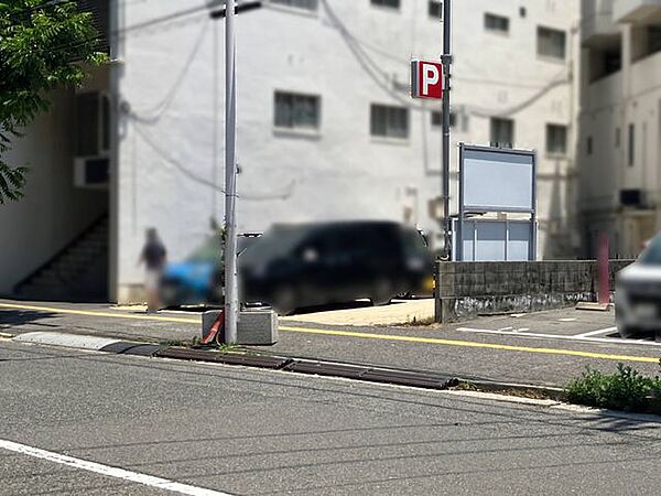 【前面道路含む現地土地写真】セブンイレブン広島じぞう通り店まで徒歩2分(約115ｍ)、アルク東千田店まで徒歩6分(約450ｍ)。日常の買い物がしやすい立地です。