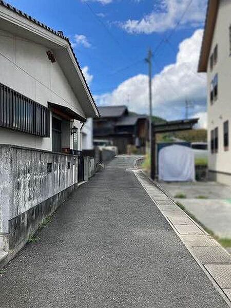 2025年10月撮影北東側道路　南東側から撮影