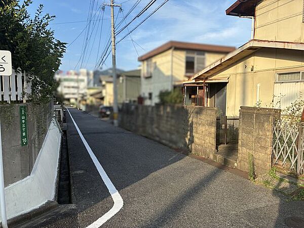 北西側道路