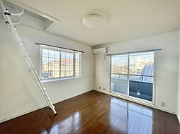 ult la sept 201号室 2階1Kのリビング/ダイニング