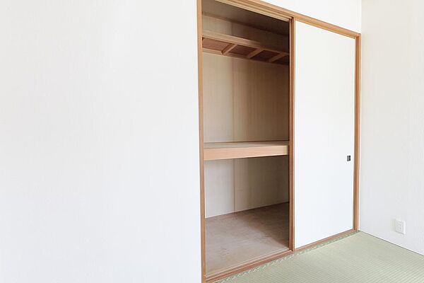 和室の収納です。●　住宅ローンご相談承ります。　【例】　銀行によって、融資額が違うのはどうしてなの？　ＣＩＣ・ＪＢＡ・ＪＩＣＣとはなに？