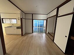 木ノ本戸建 4LDKのリビング/ダイニング