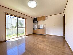 ラベンダーハウス 1階2LDKのリビング/ダイニング