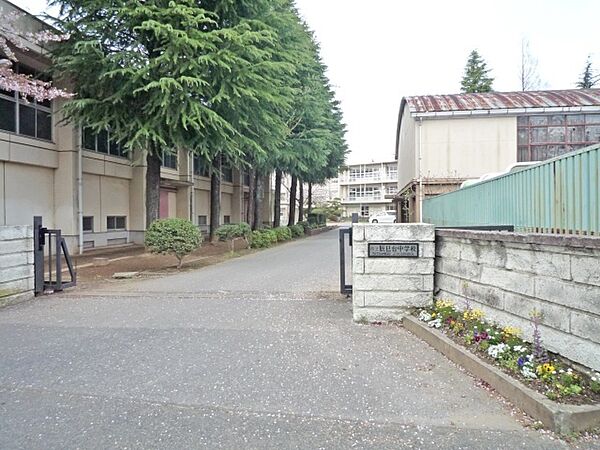 中学校「市原市立辰巳台中学校まで864m」