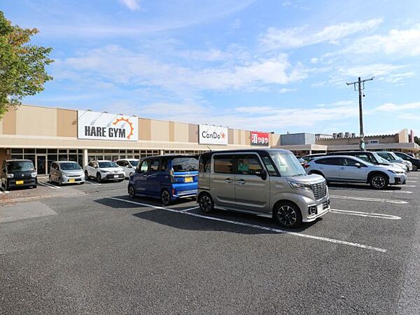 複合モール「イオンタウンたつみ台まで1102m」