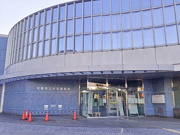 図書館「市原市立中央図書館まで5796m」
