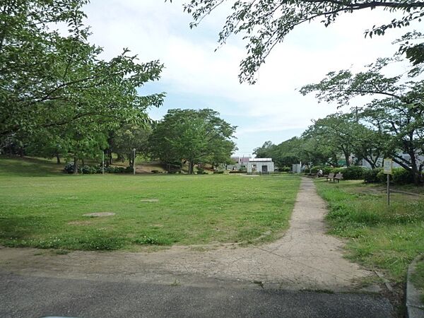 公園「若宮中央公園まで747m」