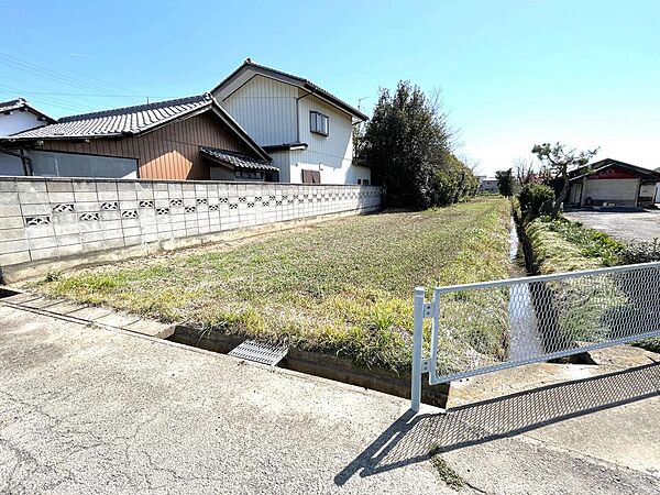 敷地北側からの様子です。
