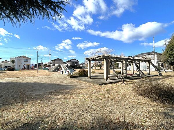 ご近所に公園もございます。