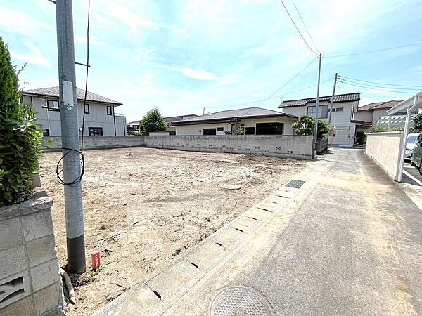 西側道路を含めた現地の様子です（敷地北西側から撮影）