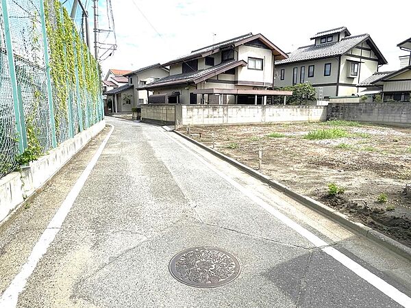敷地北側道路の写真です。
