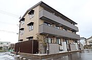  築7年7ヶ月 3階建の賃貸物件