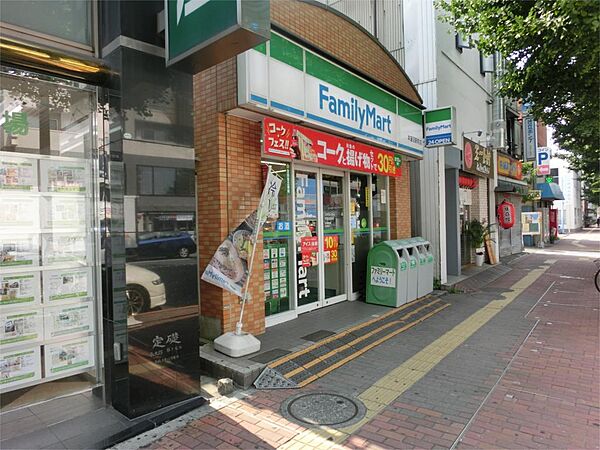 ファミリーマート 本蓮沼駅前店（683m）