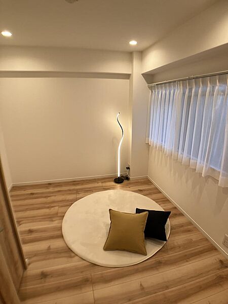 約４帖の洋室です。