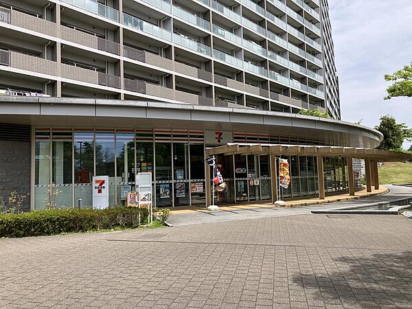 1階に入っているセブンイレブンです　日々の買い物、急ぎの買い物に便利です