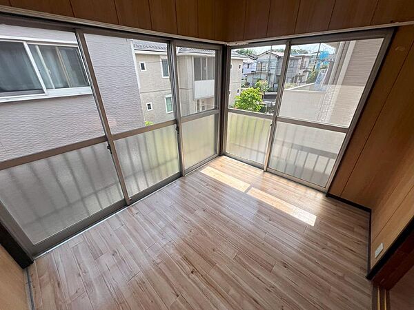 ２階の小さいお部屋です