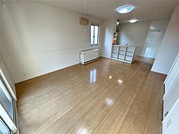 シャイニーコートＥ 101 1階3LDKのリビング/ダイニング