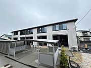 本八戸駅より徒歩8分 築1年5ヶ月 2階建の賃貸物件