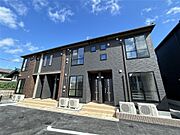  築1年8ヶ月 2階建の賃貸物件