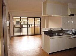 マロード月輪 104 1階2LDKのリビング/ダイニング