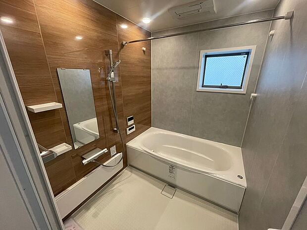 １坪タイプのゆったり広々浴室です♪お手入れのしやすい浴室を採用。浴室乾燥暖房機標準です。