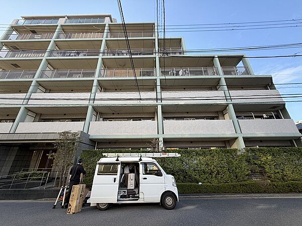 何気ないひとときも、大切にしたくなる毎日へ。あなたらしい暮らしを、クレアシティ西船橋で。