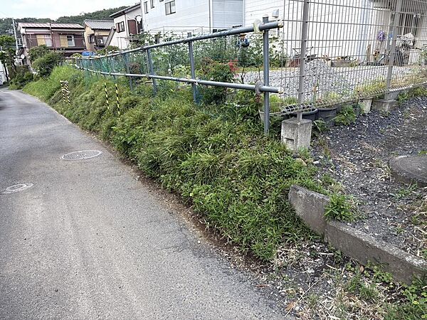 擁壁工事・上下水道取出し工事要。