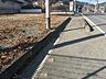 外観：全面の歩道