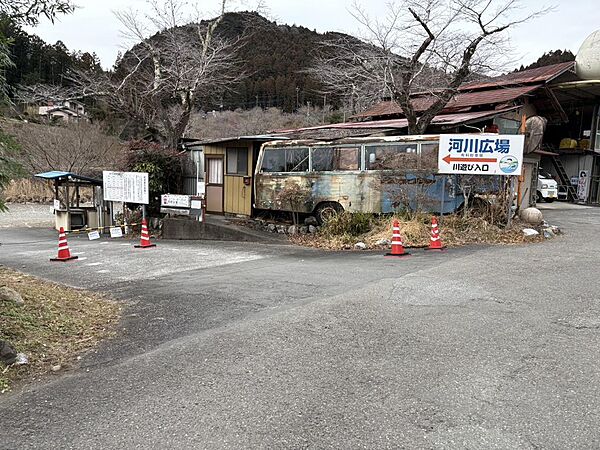 徒歩1分の河川広場入口