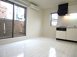 スカイポート横浜 101 1階ワンルームのリビング/ダイニング