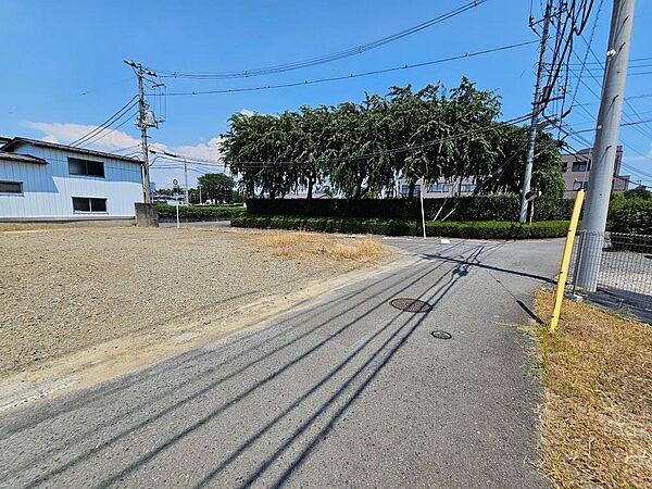 東側　接面道路